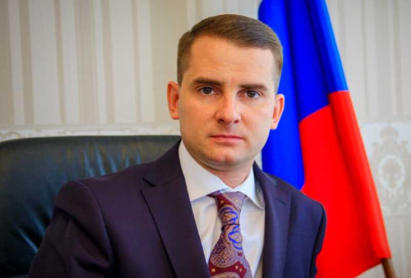 Ярослав Нилов предлагает запретить мигрантам иметь более одного телефонного номера