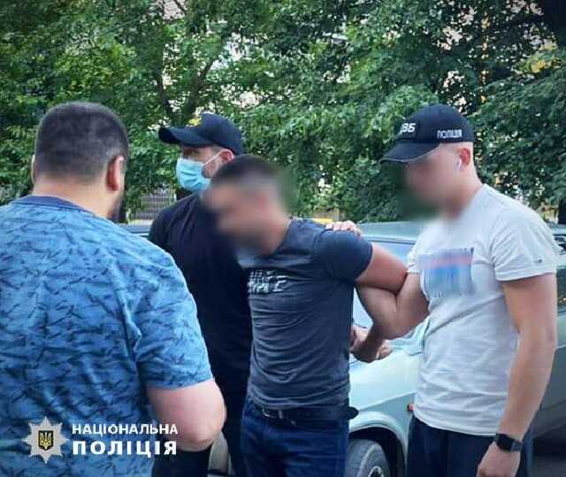 В Покрове полицейского поймали на торговле оружием