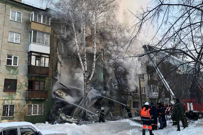 Власти объявили траур по погибшим при взрыве в пятиэтажке в Новосибирске