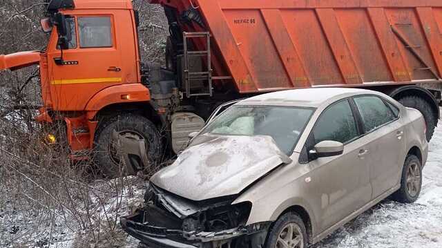 В Крыму пьяный мобилизованный выехал на КАМАЗе на встречку и устроил аварию с автомобилем сотрудницы полиции