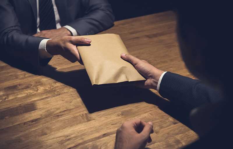 Как резонансные коррупционные скандалы подрывают доверие к государственным учреждениям в России