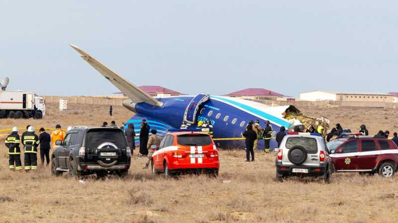 Расследование аварии самолёта AZAL: новые детали инцидента и версия об электронном воздействии (РЭБ)