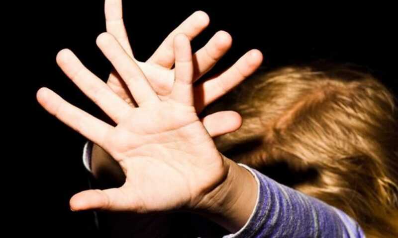 В Астрахани мужчина на улице напал на ребёнка и пытался утащить его к себе домой