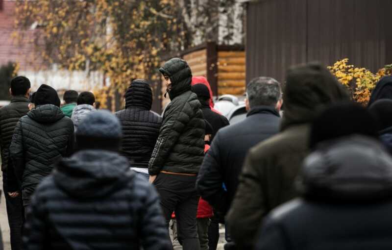 В Санкт-Петербурге могут запретить трудоустройство иностранцев в сфере доставки