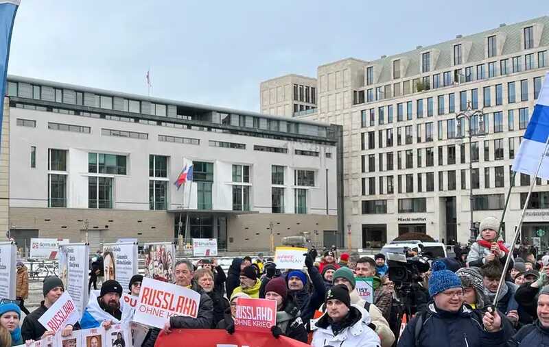 В Берлине демонстранты организовали марш против Путина