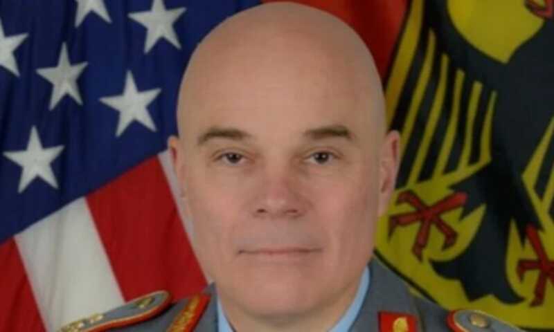 Генерала НАТО уволили после неуместной шутки о насилии