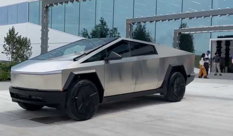 Tesla выпустила свыше 10 тысяч Cybertruck
