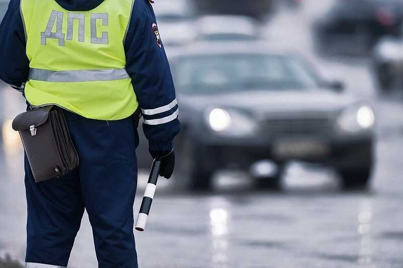 В Москве были задержаны четыре сотрудника ДПС за получение двух крупных взяток
