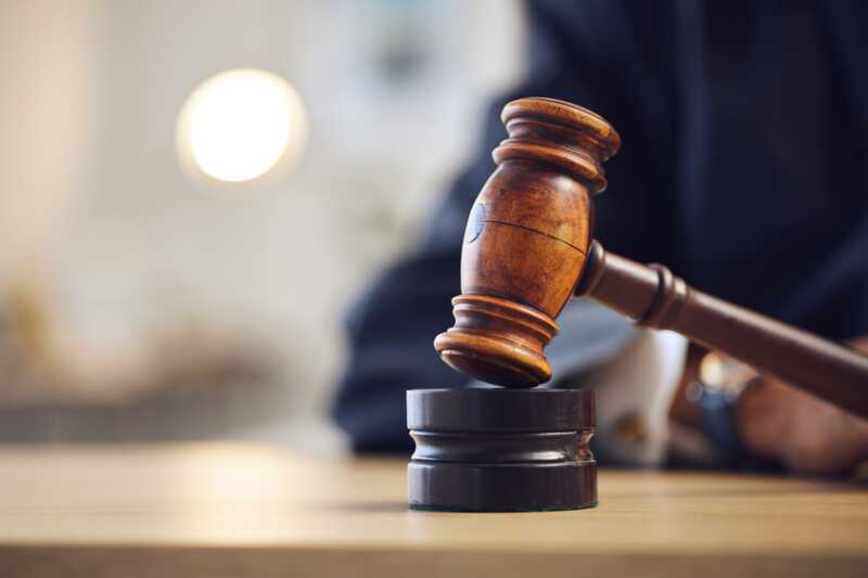В Югре суд приговорил женщину к 10 годам лишения свободы за попытку продажи наркотиков в особо крупном размере