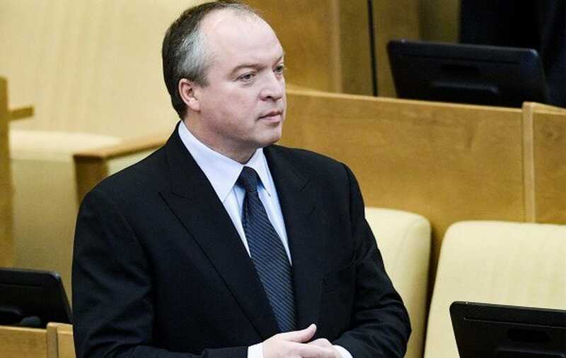 Депутат Андрей Скоч не решился появиться в поздравительном видео для узбекского авторитета Салима Абдувалиева