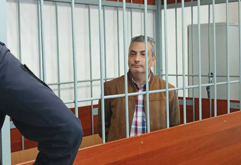 Заместитель председателя партии "Яблоко" Лев Шлосберг помещён под домашний арест по обвинению в подрыве авторитета вооружённых сил