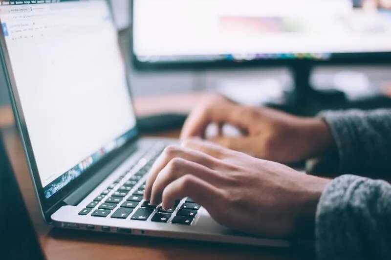 Преподавательница из МГУ пригрозила "вычислить по IP" студентов, которые оставили о ней негативные отзывы