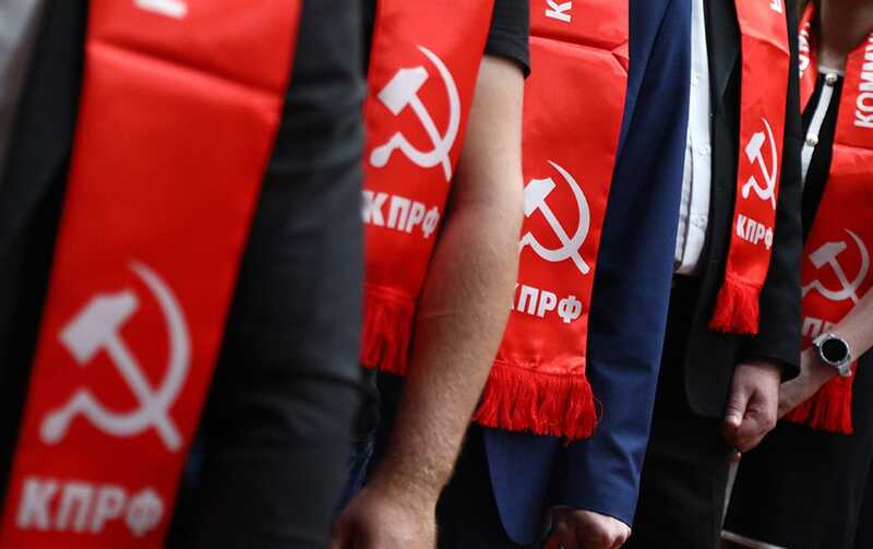 КПРФ усиливает критику властей и выражает недовольство "крайне правыми мерами", предпринимаемыми "Единой Россией"