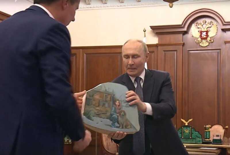 Гладков вручил Путину поддельный фрагмент ракеты
