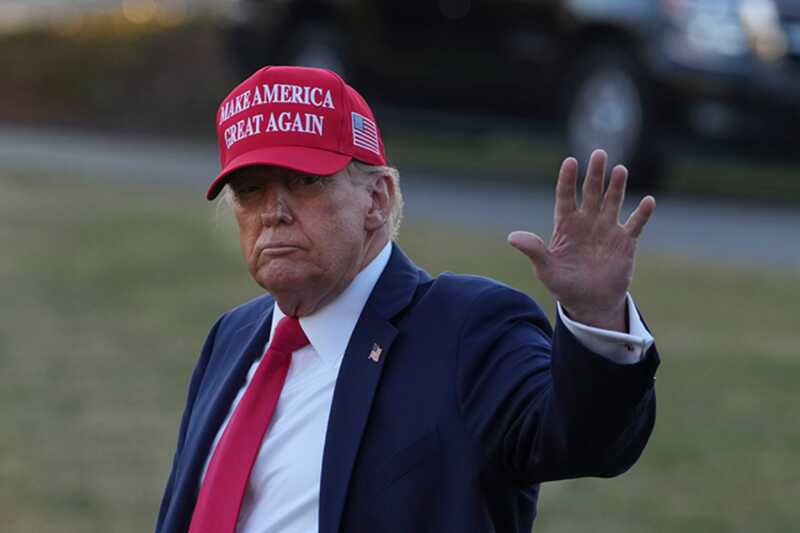 Фотография руки Трампа вызвала ажиотаж в интернете: врачи заподозрили возможные проблемы со здоровьем