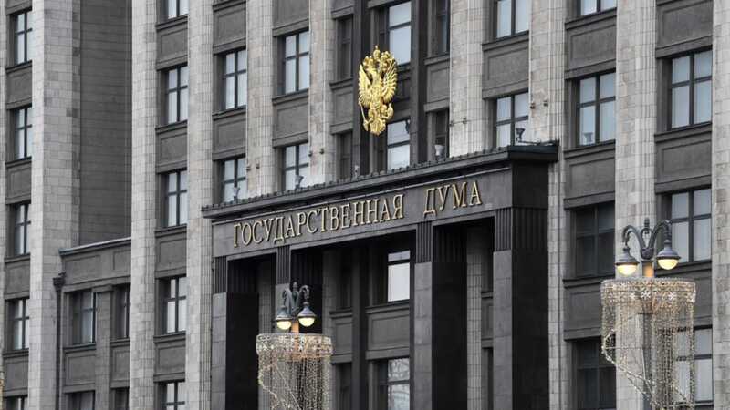 Возле здания Госдумы прошел одиночный пикет в знак протеста против принятия закона о запрете экстремистских материалов