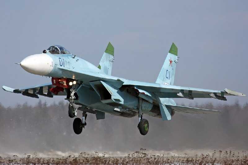 На аэродроме в Краснодарском крае уничтожили российский истребитель огнём