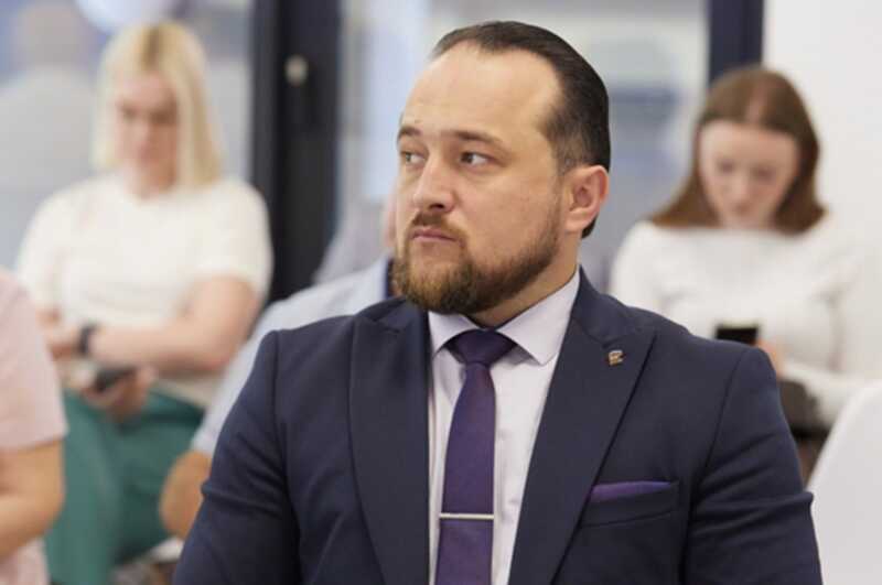 Томский депутат Сергей Сеченов на встрече с жителями грозил избирателю физической расправой