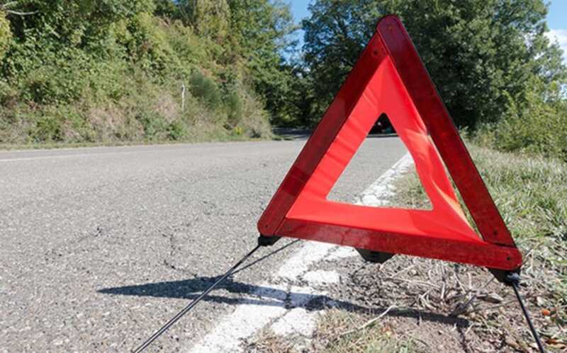 В Сочи во время поездки по бездорожью перевернулся УАЗ с туристами