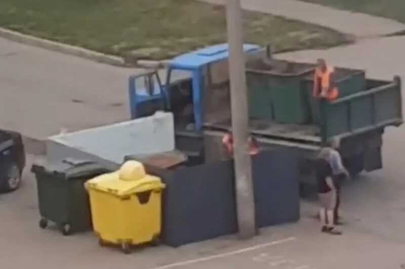В Стерлитамаке к приезду губернатора установили новые контейнеры для мусора, однако после этого вернули старые