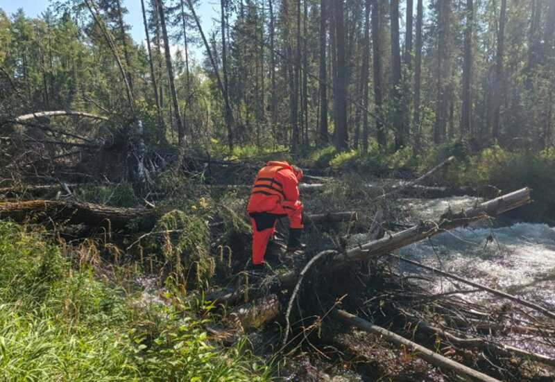 В Иркутской области пожилого человека унесло течением во время попытки переправиться через реку вброд